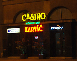 Licenci na provozování internetové hazardní hry nově získalo Casino Kartáč.