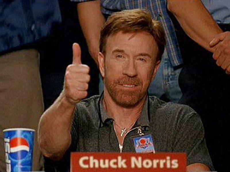 Chuck Norris - palec nahoru