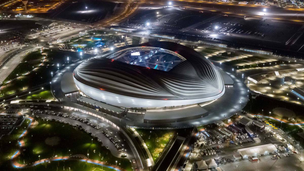 Luxusní fotbalový stadion pro fotbalové MS 2022 v Kataru